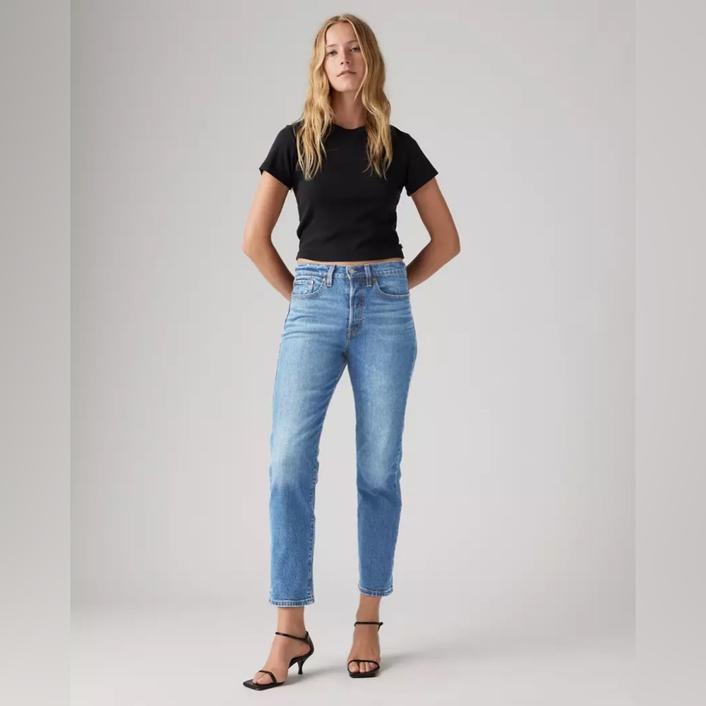 NWT Levi’s “Wedgie” Straight Button-Fly Medium Wash Blue Denim Jeans